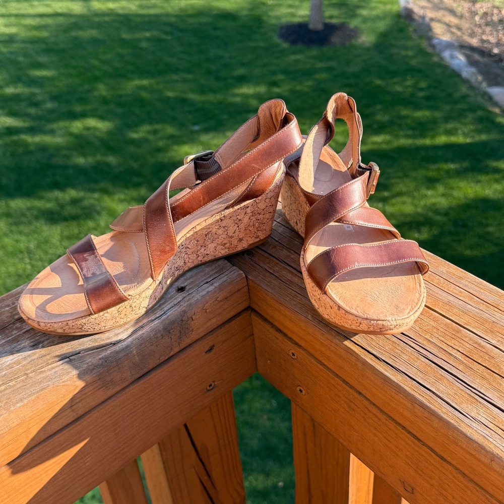 Tsubo Wedge Sandals Women 7 Brown EUC Leather Strappy‎ Cork Platform 1005828
